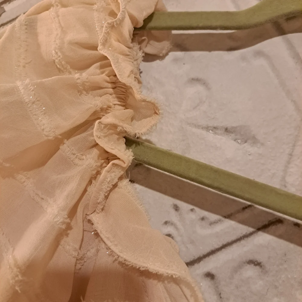 ASTR THE LABEL ZIVA LONG SLEEVE RUFFLED ROMANTIC TOP SIZE M - Picture 7 of 14